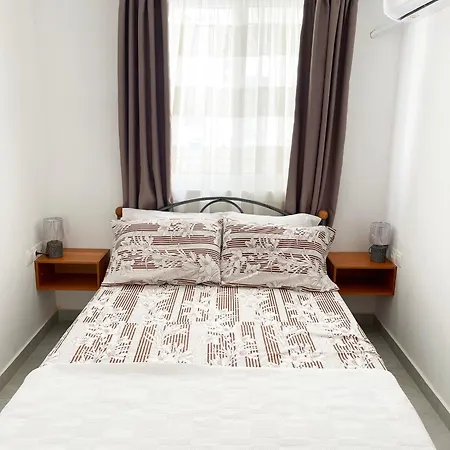 Evans 2 Bedroom كارباثوس